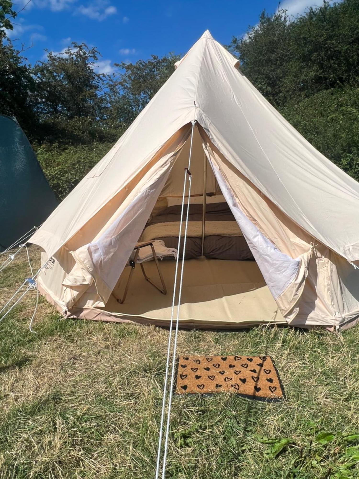 Bell Tent 4M Fossewold Farm Camping Moreton-in-Marsh Exterior photo